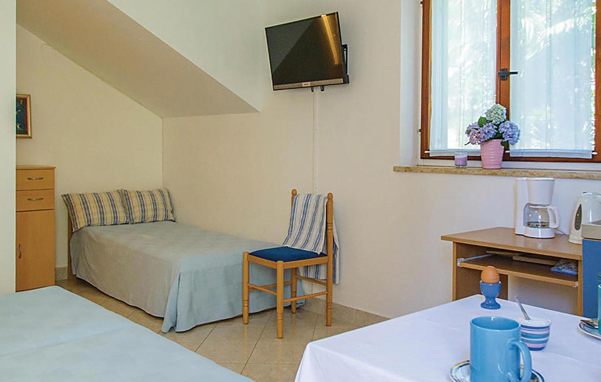 Beautiful Apartment In Rabac With Kitchen Eksteriør billede