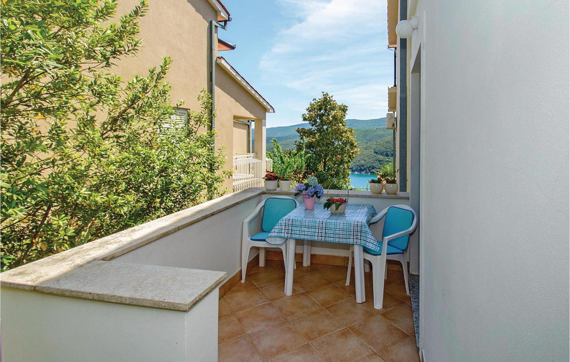 Beautiful Apartment In Rabac With Kitchen Eksteriør billede